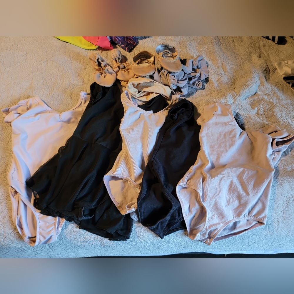 5 Ballet Leotards + slippers